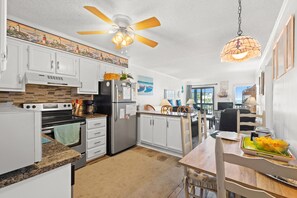 Fridge, microwave, oven, stovetop - Ocean Forest Villas 206D - Lovely 2 Bed/2 Bath Condo in Myrtle Beach (Myrtle Beach)