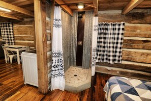 3 Schlafzimmer, Reisekinderbett, kostenloses WLAN, Bettwäsche