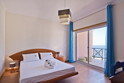 Sesimbra Sea View Villa (C110)