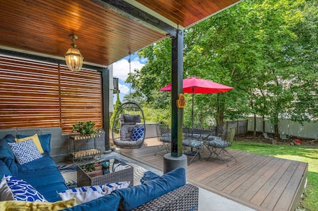 Terrace/patio. Next to Boston & Beach, King Beds, Free Parking+EV