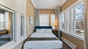 4 Schlafzimmer, Schreibtisch, Bügeleisen/Bügelbrett, Reisekinderbett