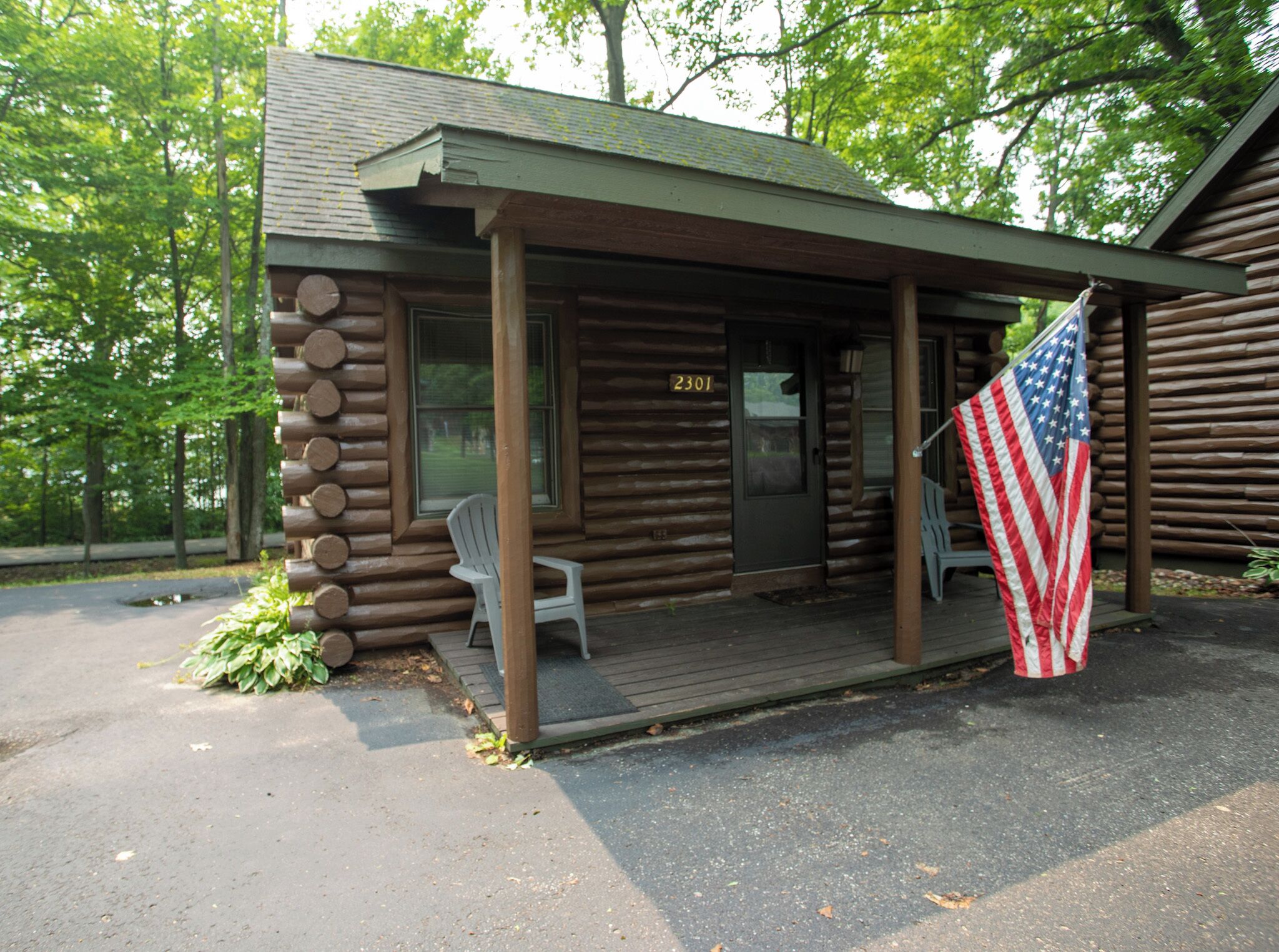 Cabin 2301 - Cute Log Cabin inside Private Resort