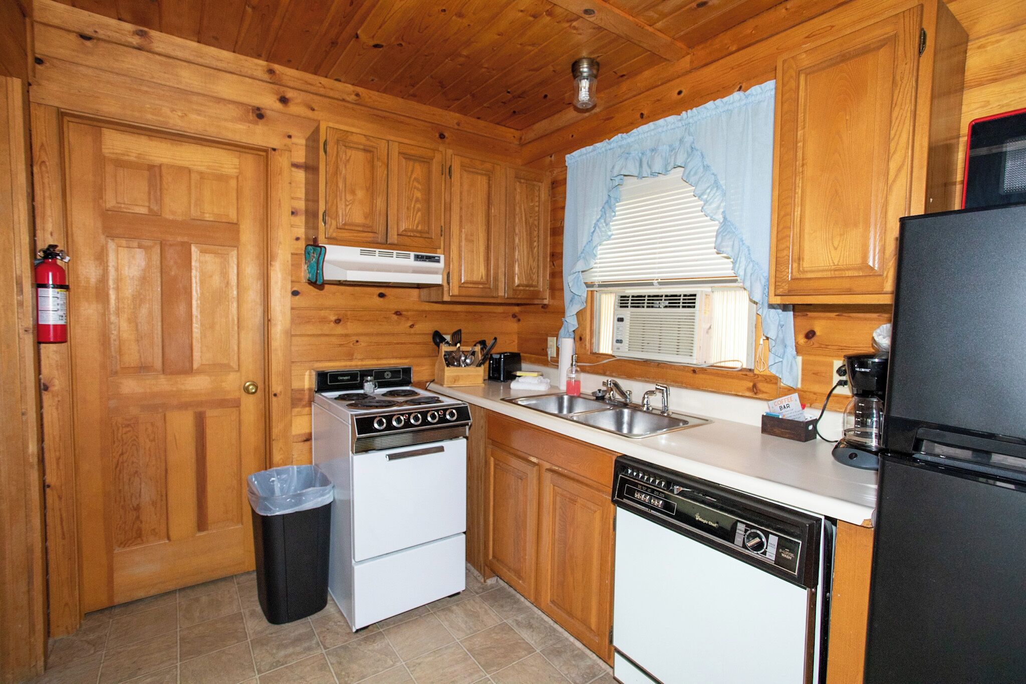 Cabin 2329 - Charming Log Cabin within Private Resort