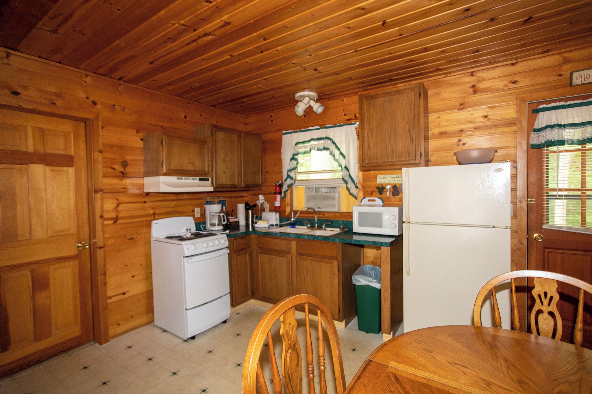 Cabin 2333 - Secluded Log Cabin within Private Resort