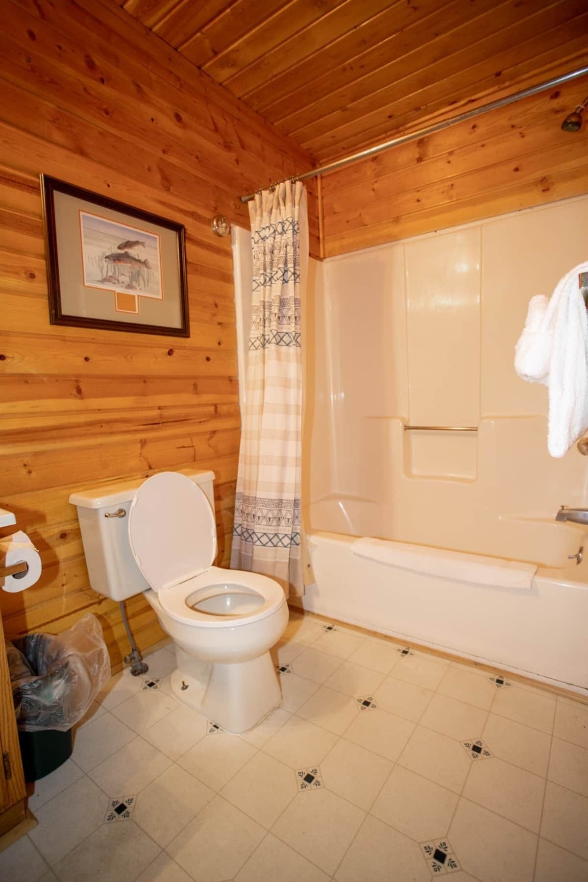 Cabin 2333 - Secluded Log Cabin within Private Resort