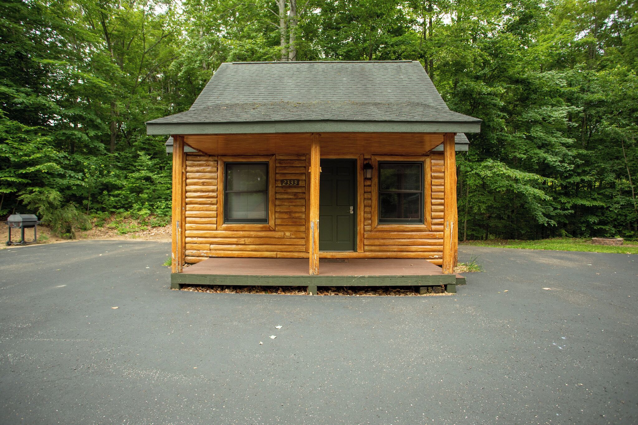 Cabin 2333 - Secluded Log Cabin within Private Resort