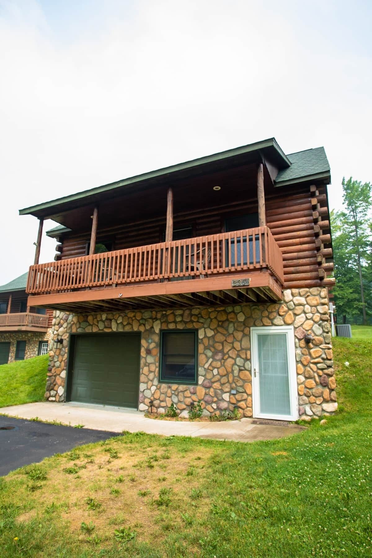 Cabin 2364 - Sizable Log Cabin within Private Resort