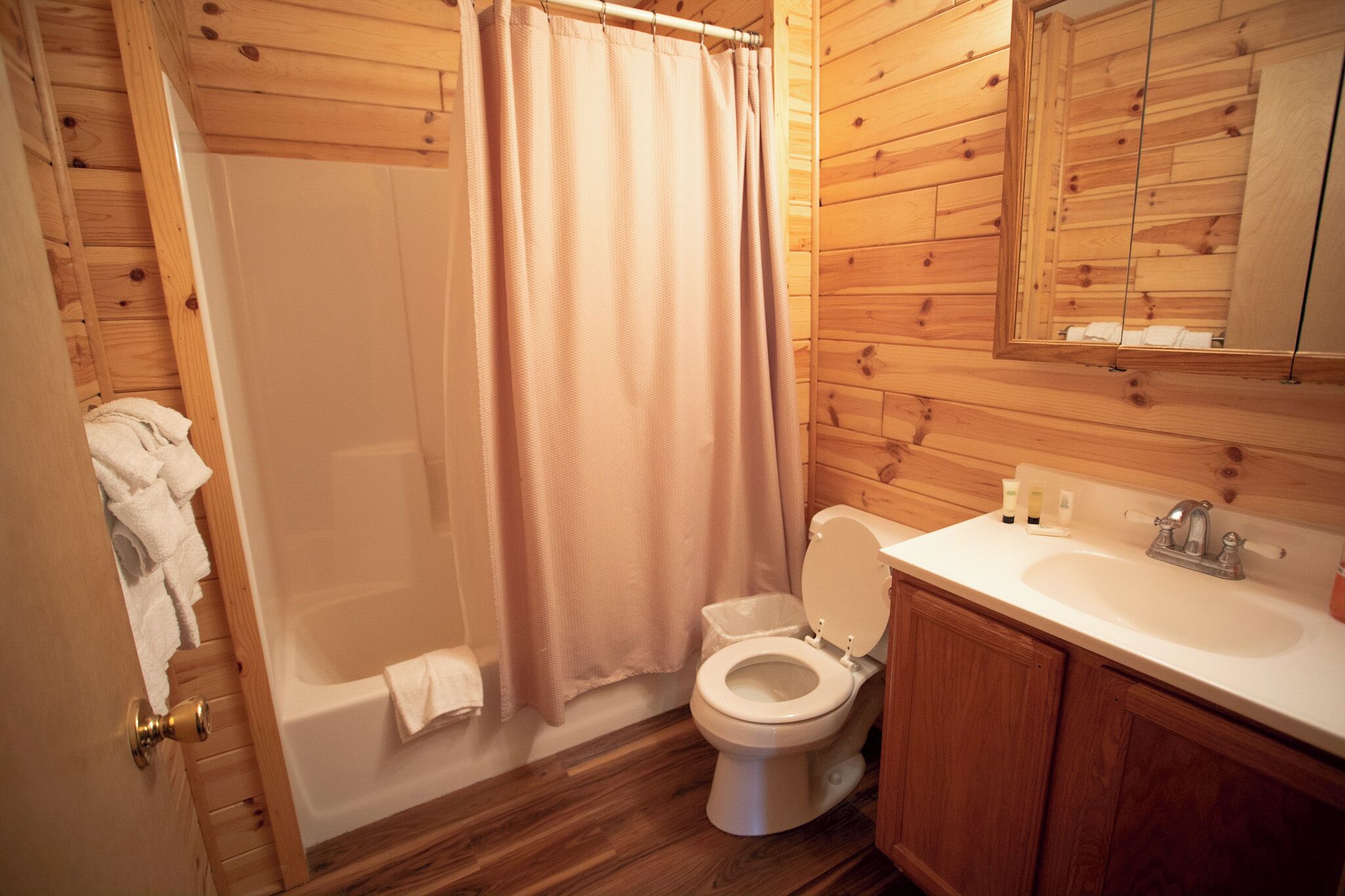 Cabin 2364 - Sizable Log Cabin within Private Resort