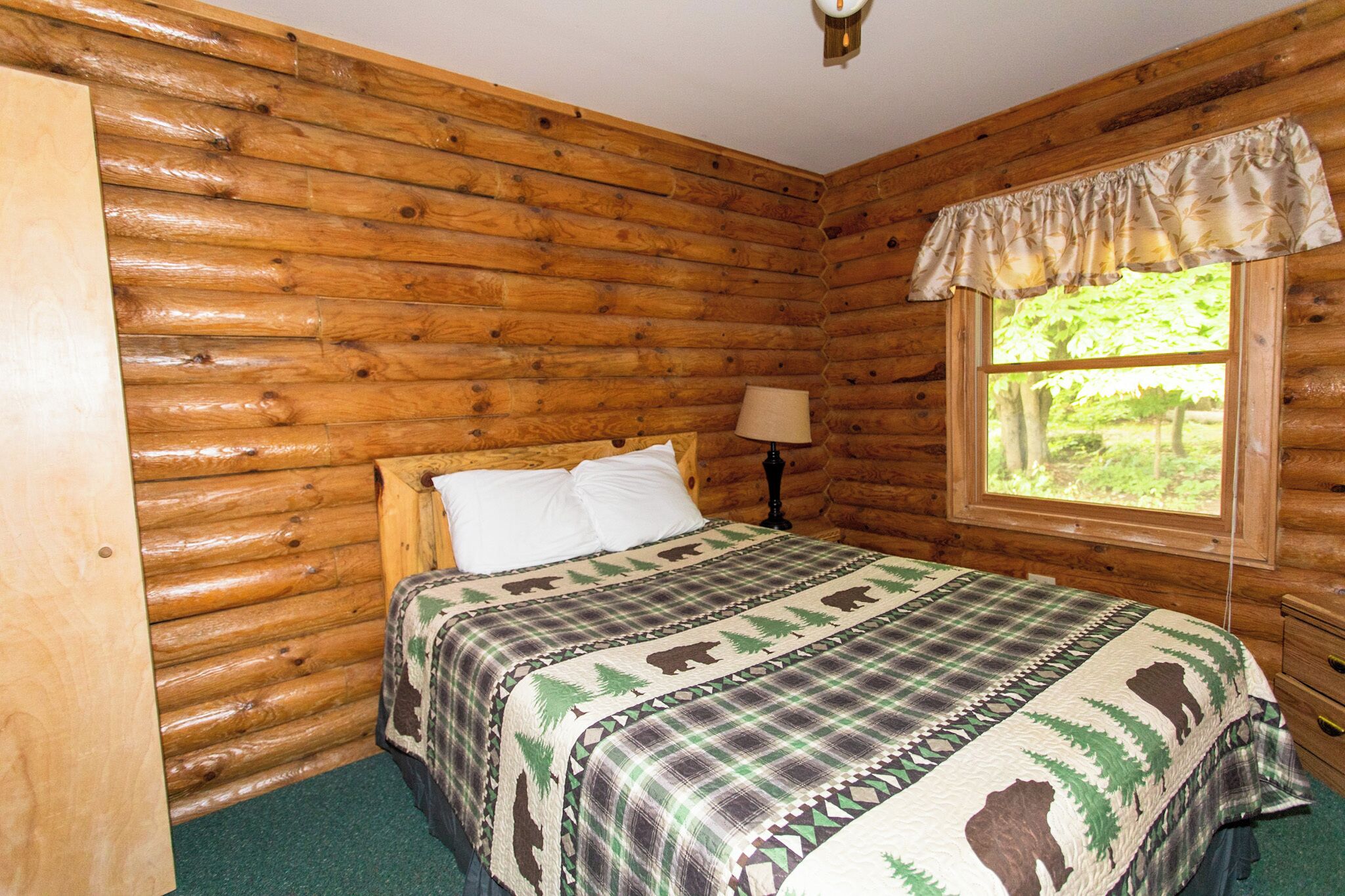 Cabin 2498 - Spacious Log Cabin inside Private Resort