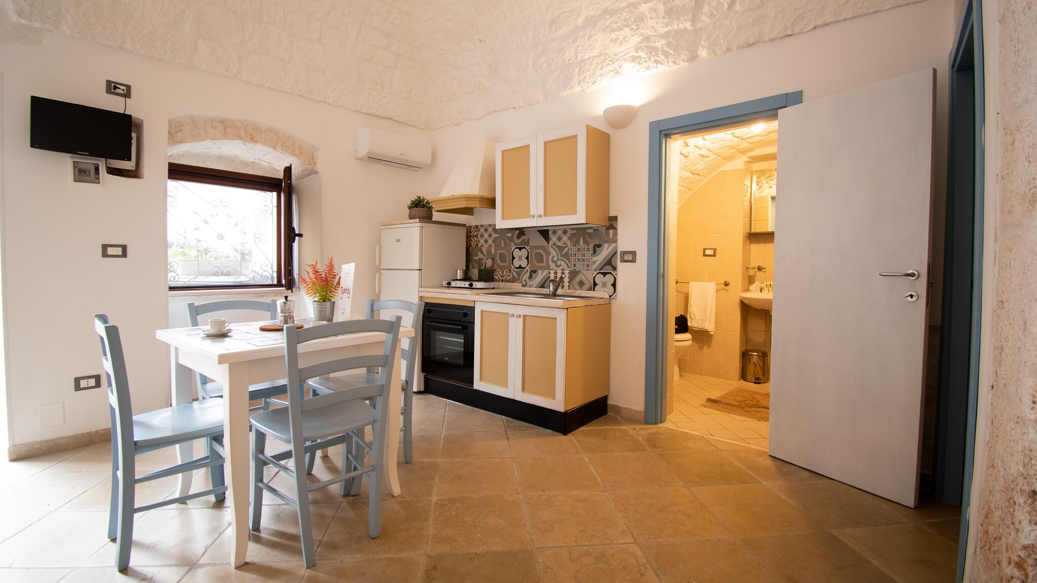 Il Vico di Ostuni Suite by Typney