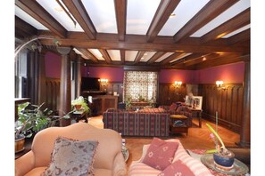 Smart TV, fireplace, DVD player, books