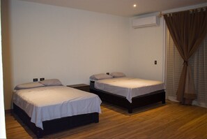 5 bedrooms, iron/ironing board, WiFi, wheelchair access