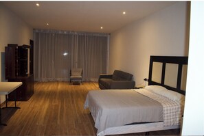 5 bedrooms, iron/ironing board, WiFi, wheelchair access