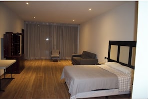 5 bedrooms, iron/ironing board, WiFi, wheelchair access