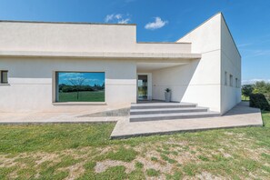 Exterior - WHITE HOUSE (Sancellas)