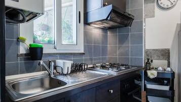 KĂŒhlschrank, Mikrowelle, Ofen, Herdplatte