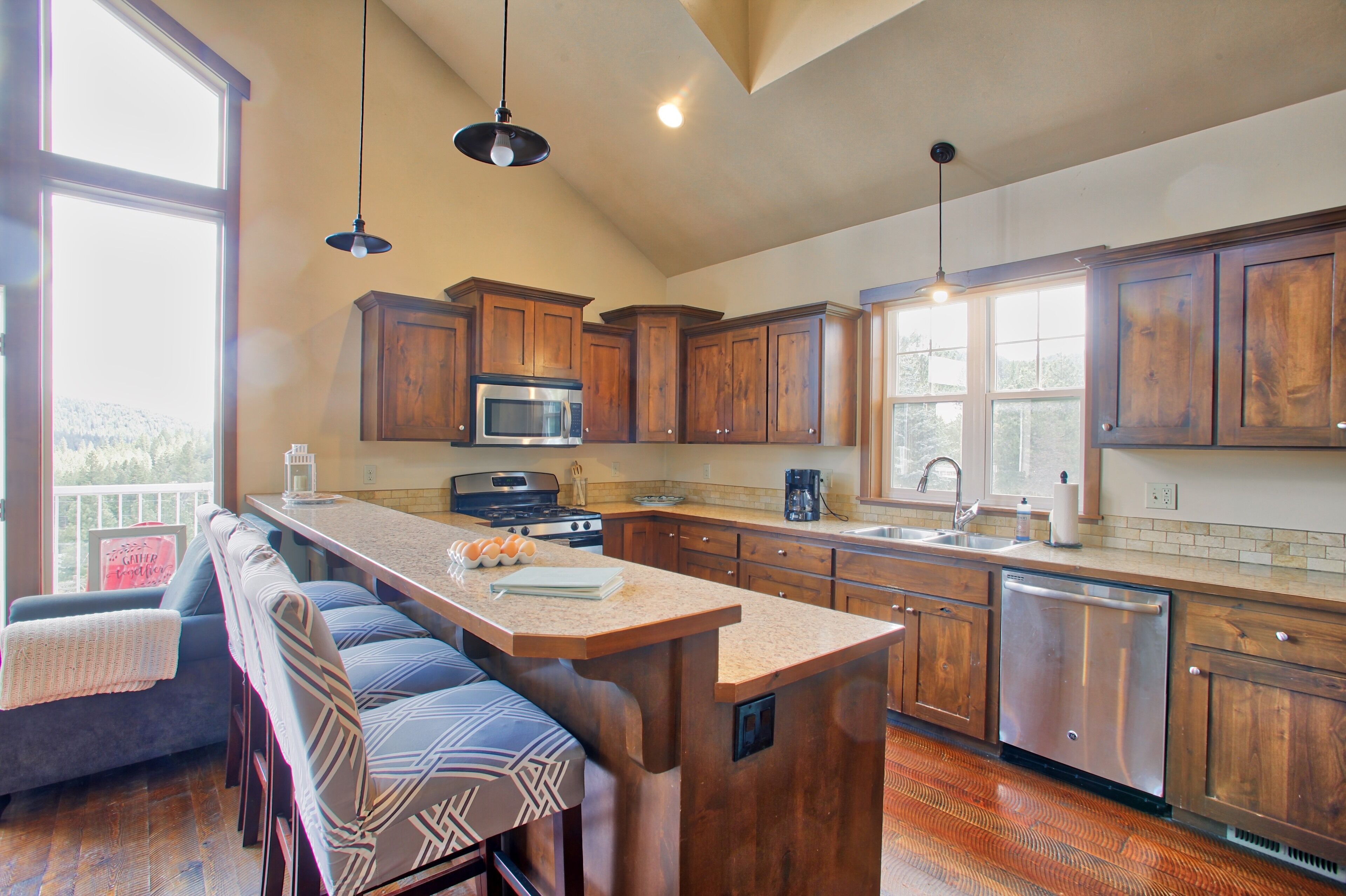 Relax in this cozy loft while enjoying the countryside & seasonal pumpkin patch 