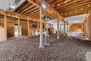 Dining - Large group getaway with hot tub on 22 acres (Coeur d'Alene)