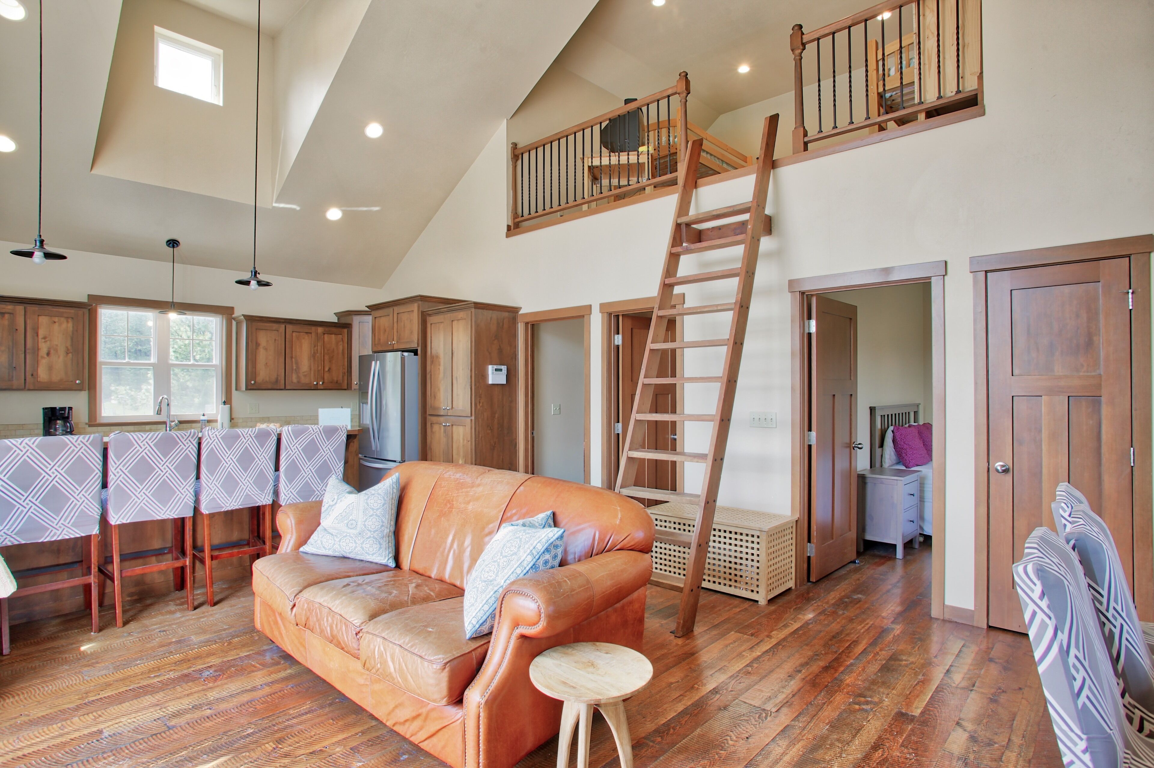 Relax in this cozy loft while enjoying the countryside & seasonal pumpkin patch 