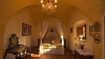 2 camere, una scrivania, ferro/asse da stiro, Wi-Fi gratuito