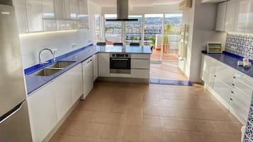 Kühlschrank, Ofen, Herdplatte, Geschirrspüler