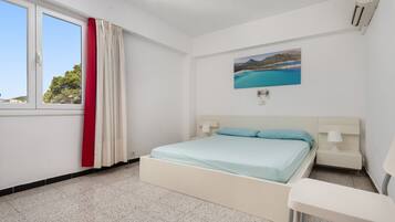2 bedrooms, iron/ironing board, WiFi (free), bed sheets