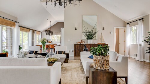 Newly Renovated, Modern home with pool, cathedral ceilings, open-floor...