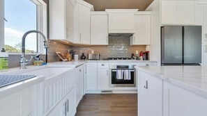 Microwave, oven, stovetop, coffee/tea maker - Newly Renovated, Modern home with pool, cathedral ceilings, open-floor... (Southampton)