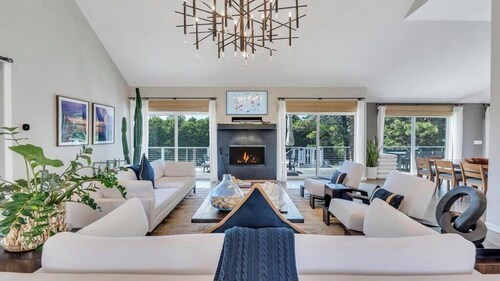 Newly Renovated, Modern home with pool, cathedral ceilings, open-floor...