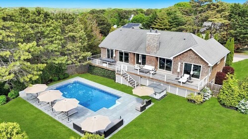 Newly Renovated, Modern home with pool, cathedral ceilings, open-floor...