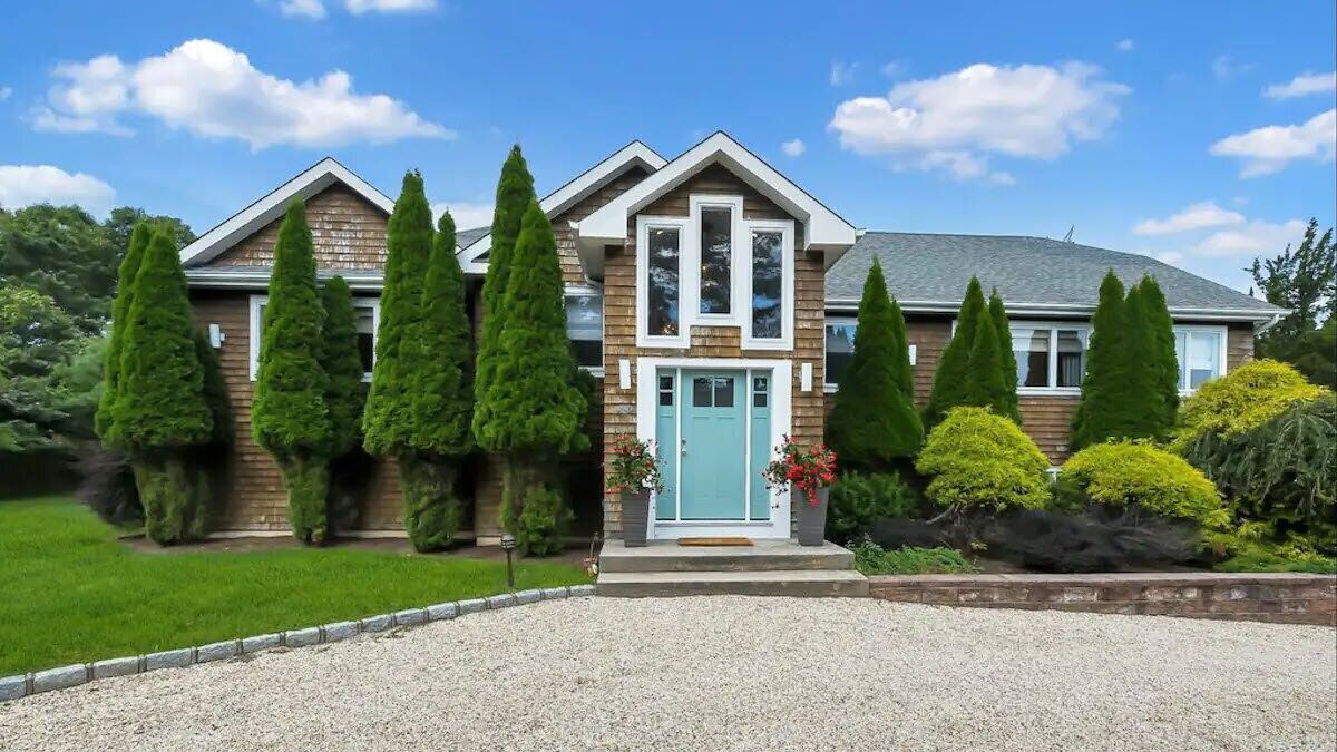 Newly Renovated, Modern home with pool, cathedral ceilings, open-floor...