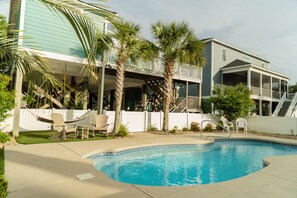 Outdoor pool, a heated pool - Beach house, private pool Oasis (Myrtle Beach)