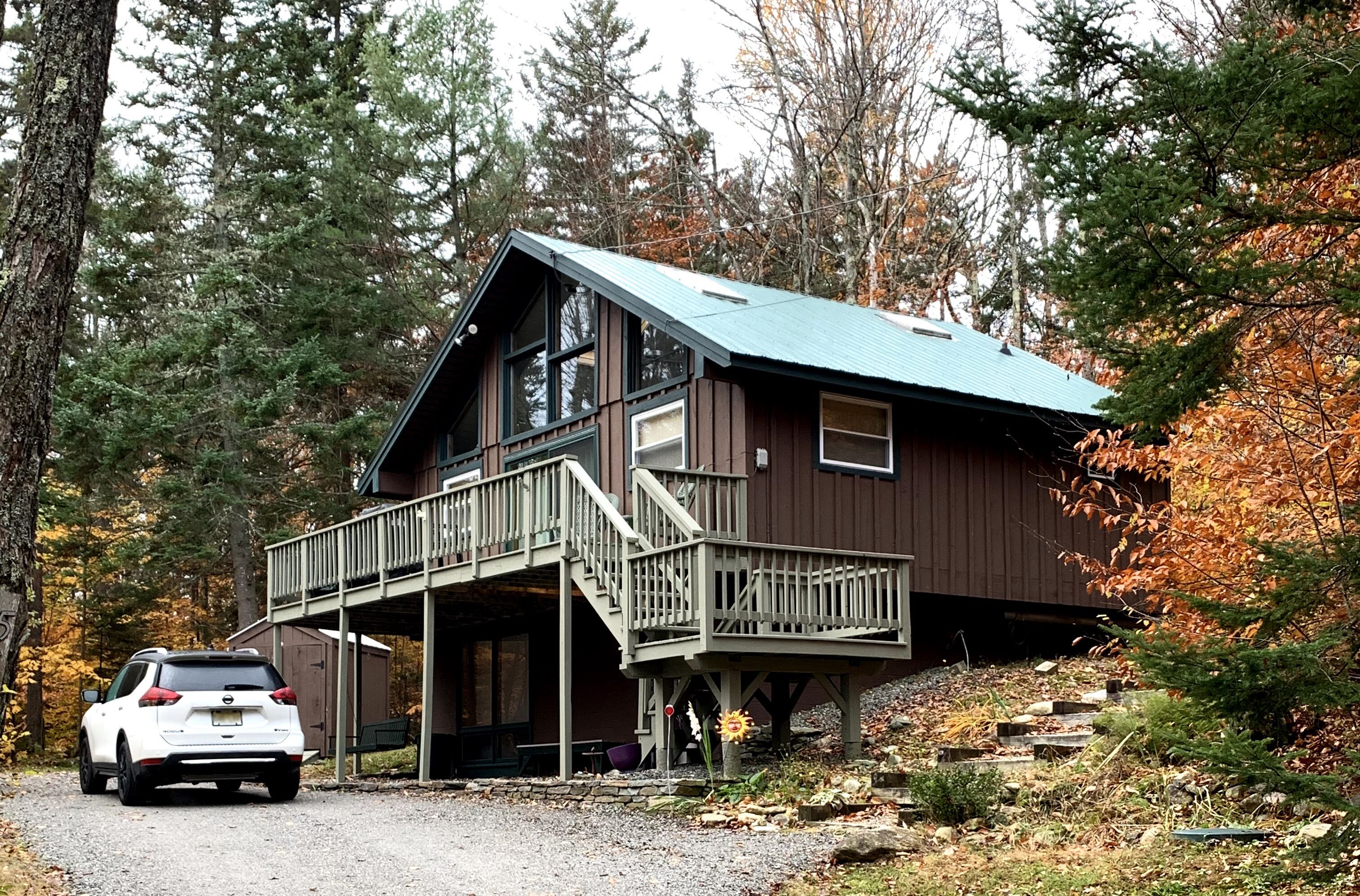 Charming Chalet nestled in the woods of Stratton Vermont, close to ski resorts