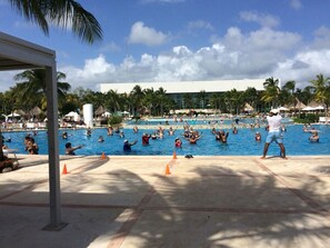 Pool - Suite with one bedroom, kitchen, 5 adults and 1 child (Riviera Maya)