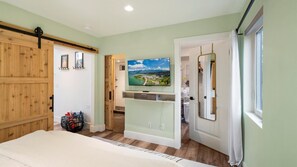 2 bedrooms, desk, iron/ironing board, free WiFi - Brand New 2 Bedroom Townhome with community hot tub, pool, & fitness center! (Whitefish)