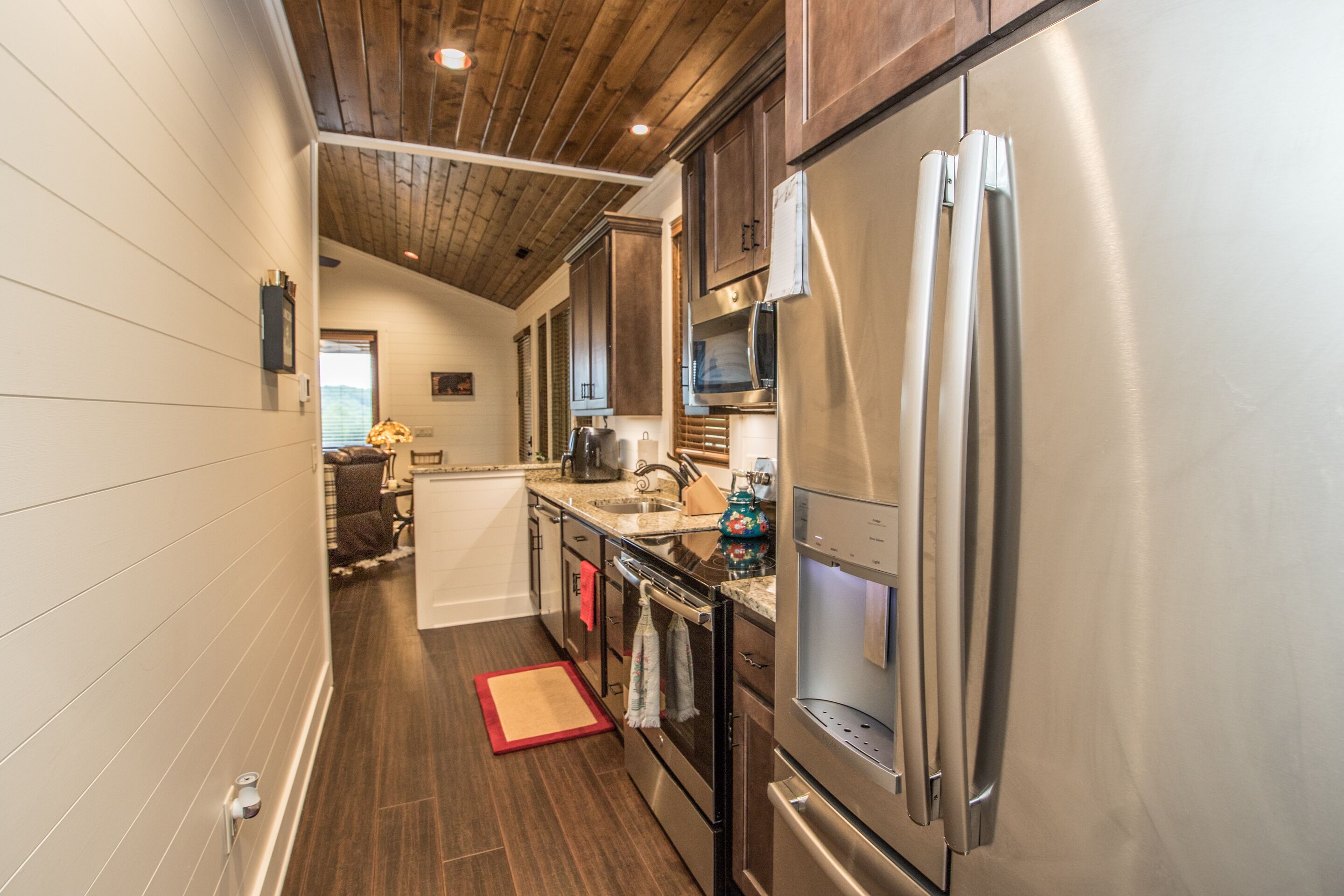 NEW FOREST COTTAGE W/GRILL & SCREENED IN PATIO:HIKE, FISH, GOLF, WATERFALLS