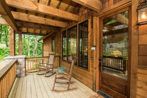 Terrace/patio - NEW FOREST COTTAGE W/GRILL & SCREENED IN PATIO:HIKE, FISH, GOLF, WATERFALLS (Glenville)