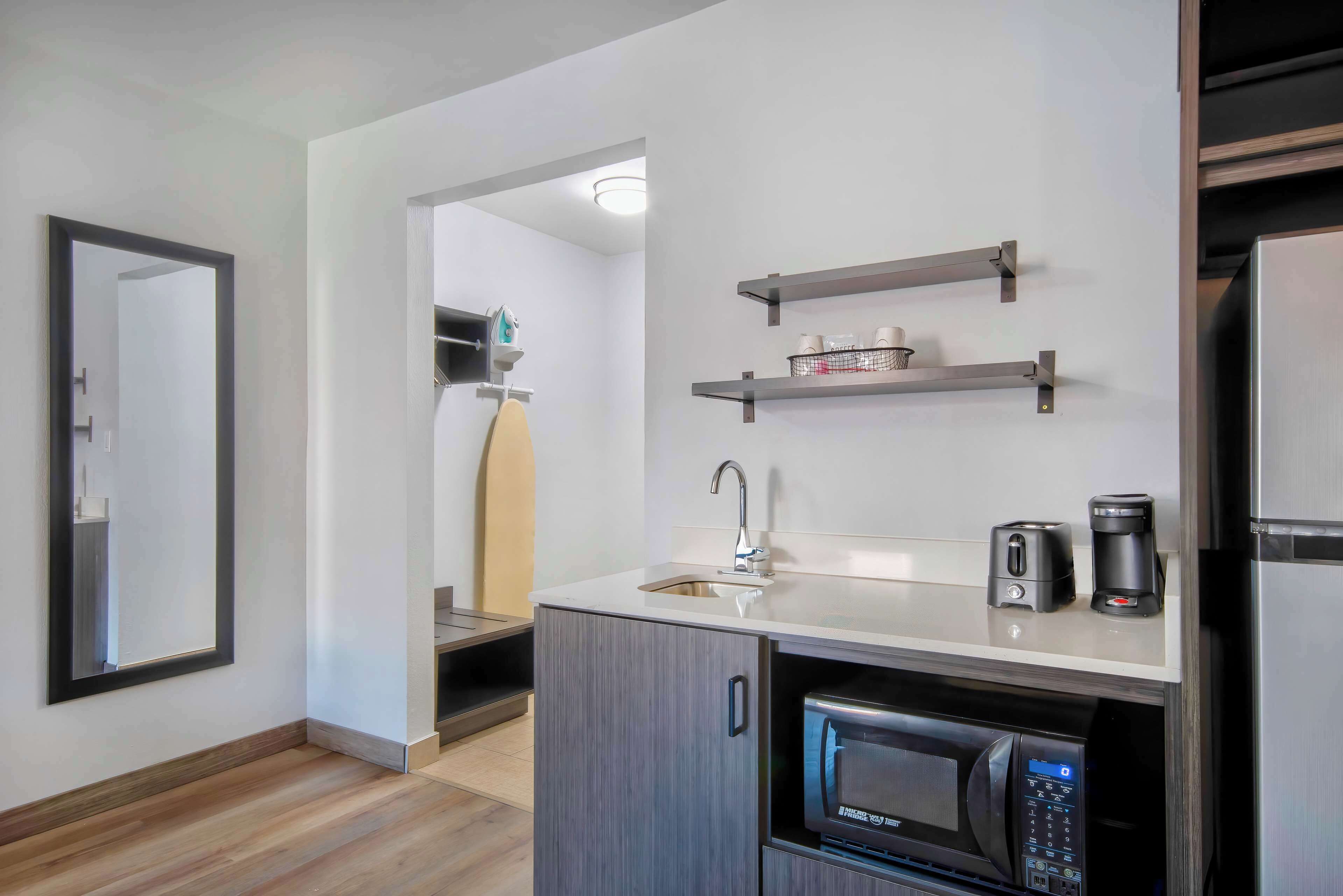 迷你冰箱、微波炉、茶具/咖啡用具