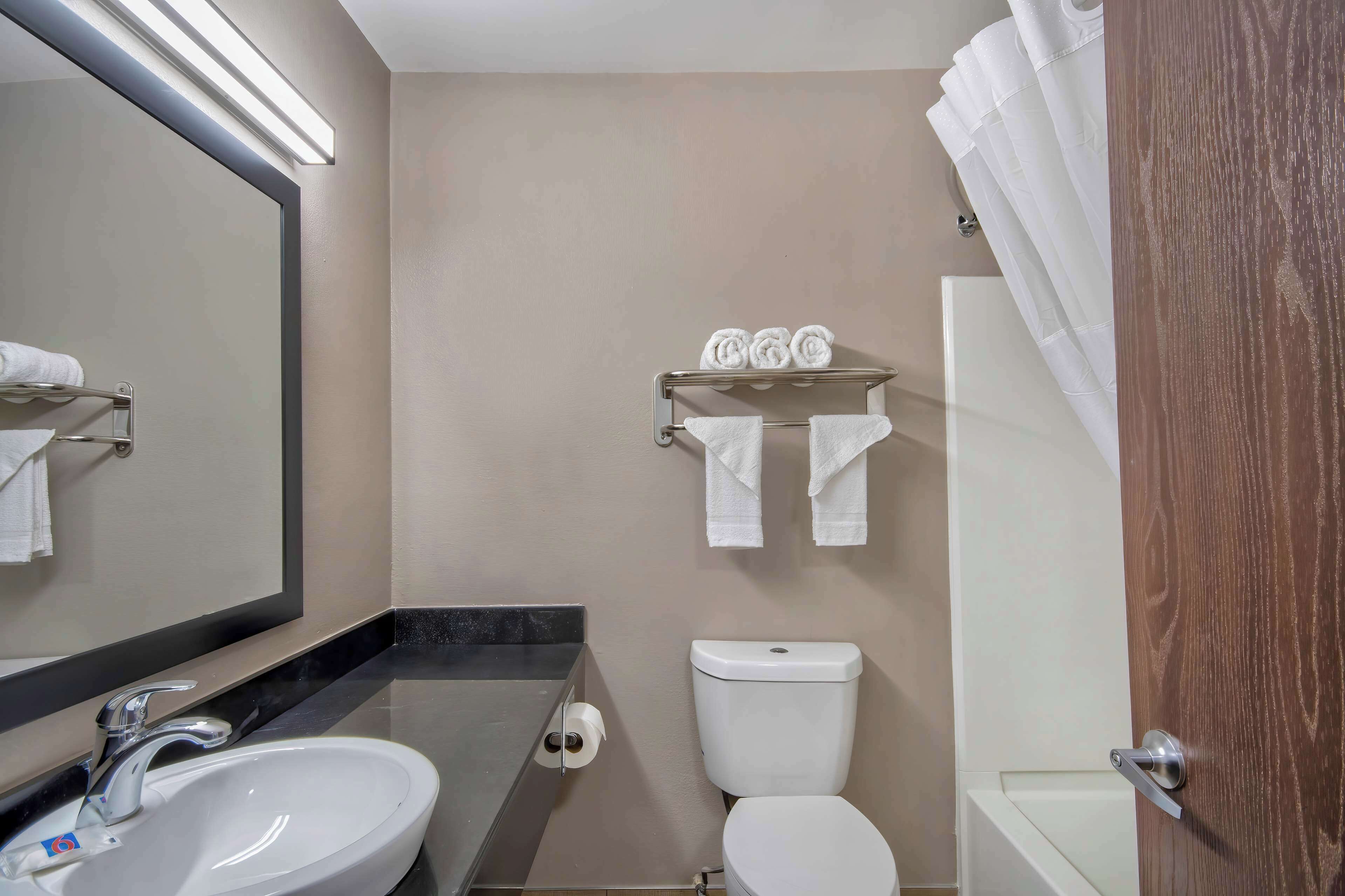 Standard Room, 2 Queen Beds, Non Smoking, Kitchenette | Bathroom | Towels