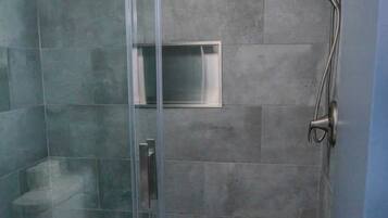 Combined shower/tub, hair dryer, towels, shampoo