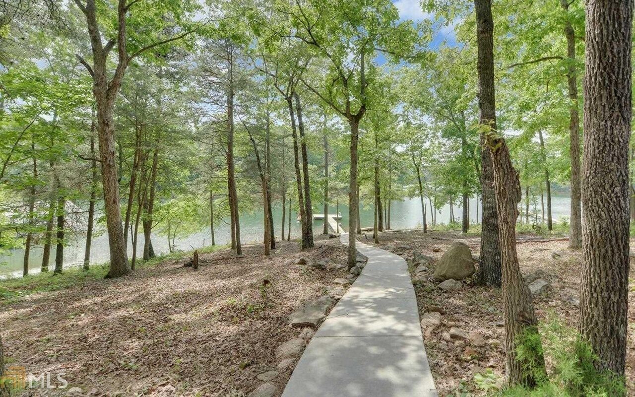 SUPER CUTE On the lake, Deep Water quiet cove; DOG FRIENDLY, easy walk to lake