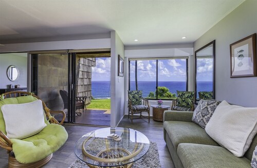 A1: 1 bedroom, 1st floor, oceanfront