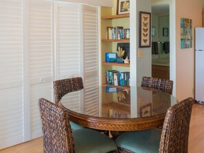 Dining - Sealodge-Condo-D6 (Princeville)