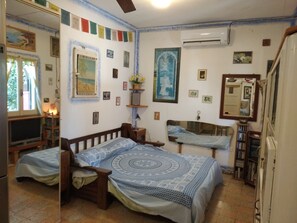 1 bedroom, iron/ironing board, travel cot, free WiFi