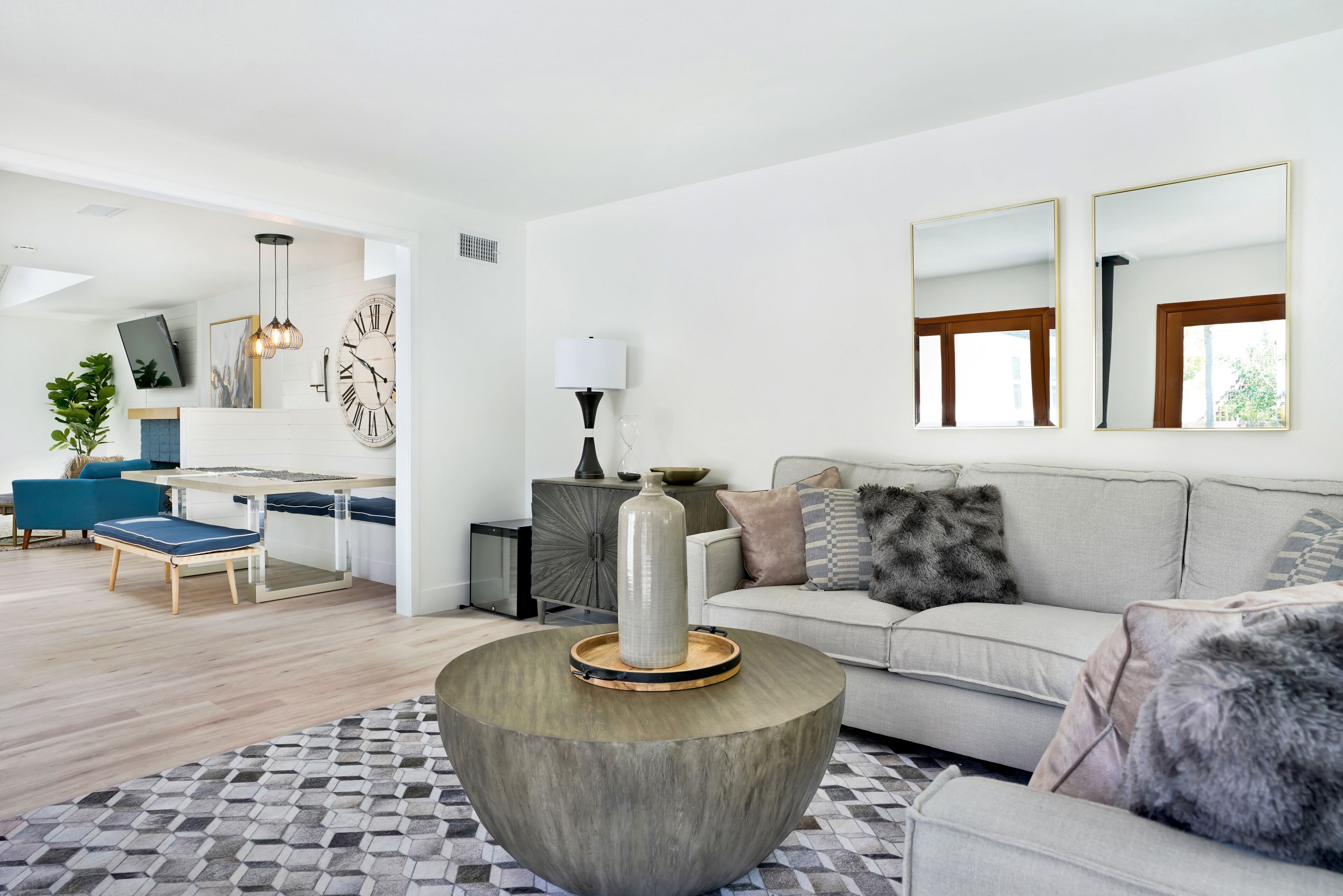 Smart-TV, peis og bøker