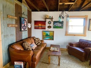 Smart TV, DVD player, table football, ping pong - Our 80-Acre Farm, Lake, Nature Trail, Bonfires, Starry Nights  2 Miles Grafton (Grafton)