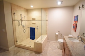 Shower, hair dryer, towels, soap - Palm Valley CC Remodeled beauty, 2b 2ba on 6th fairway w/golf cart, club access. (Palm Desert)