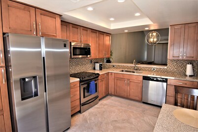 Palm Valley, beautifully remodeled 2b 2ba Condo on the 6th fairway, Club access.