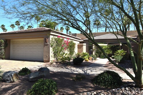 Palm Valley, beautifully remodeled 2b 2ba Condo on the 6th fairway, Club access.