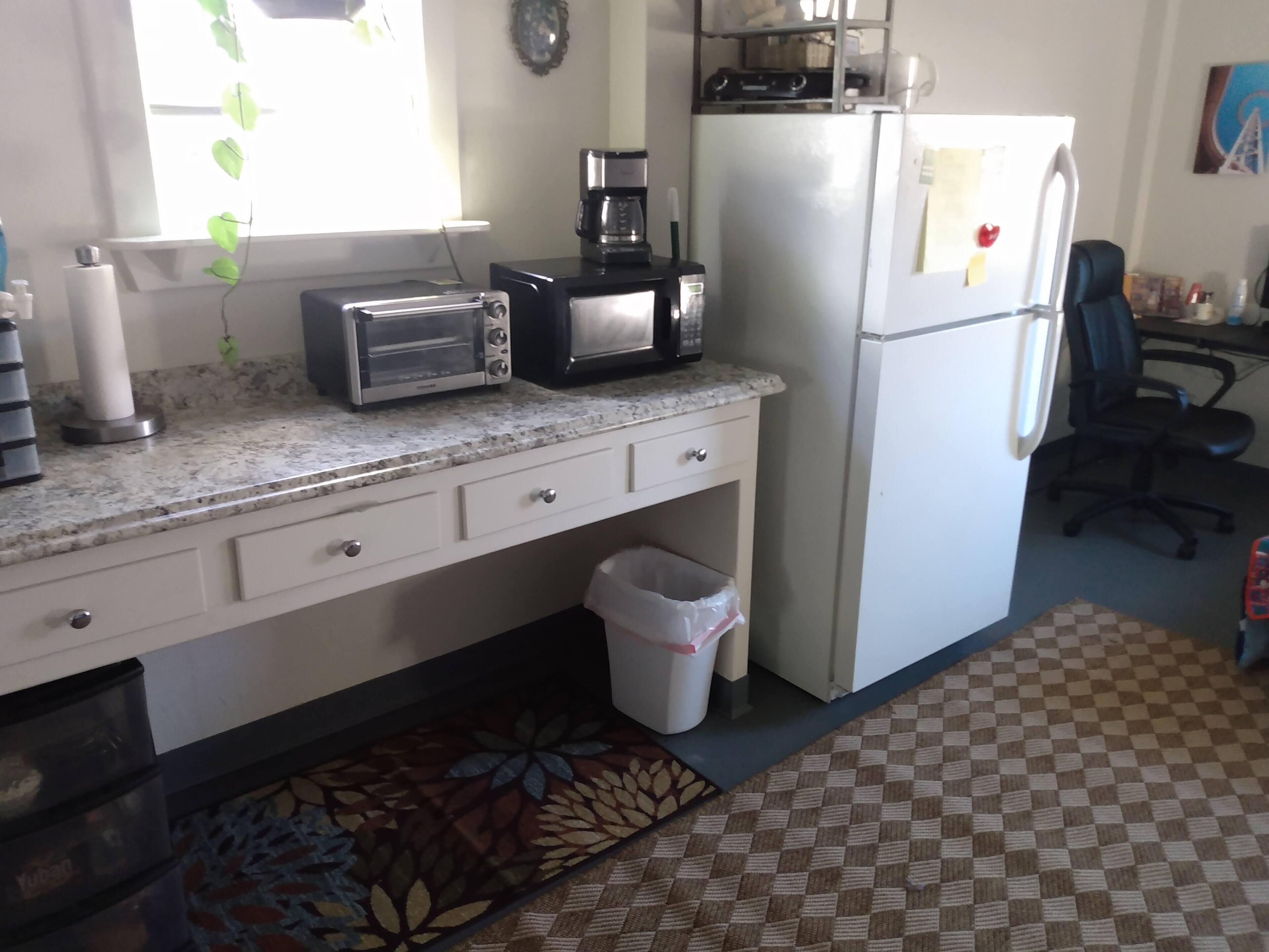 Private Studio in the country. Please don't book if you are here to hunt.